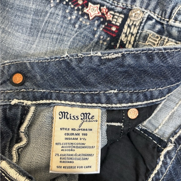 Miss Me Cuffed Red White and Blue Star Shorts in Size 29 - Picture 2 of 12